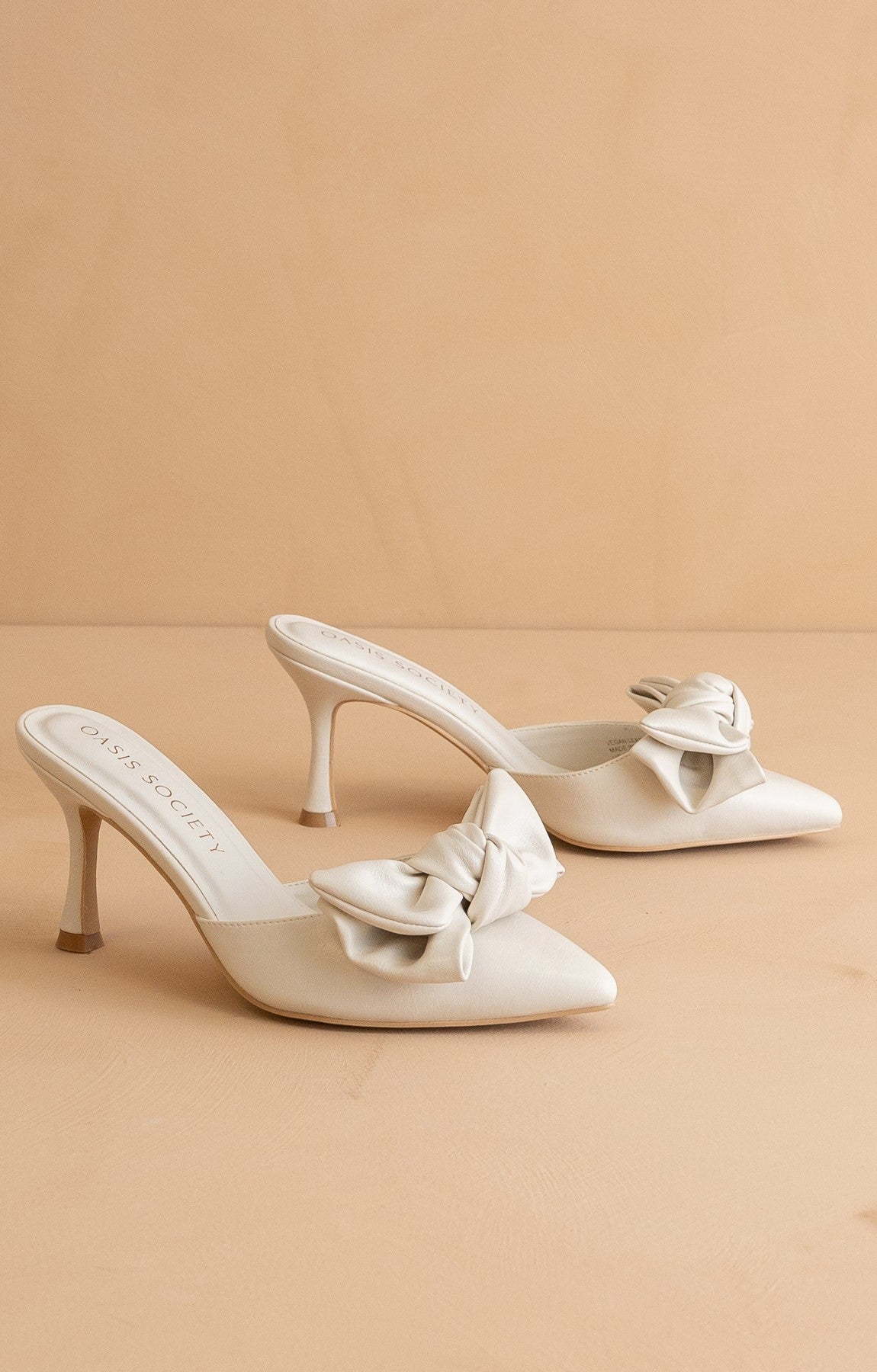 Jane - Pointed Toe Bow Accent Kitten Heels